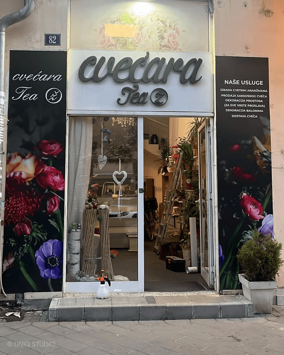 Side banner design for a flower shop